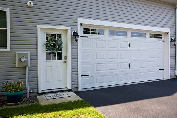 24/7 Emergency Garage Door Panel Replacement experts in Rochelle, IL